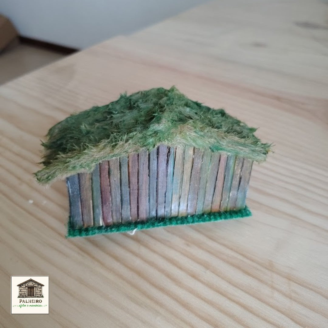 Casinha em Madeira e Tecido 7,5 cm – Arte Rústica com Alma