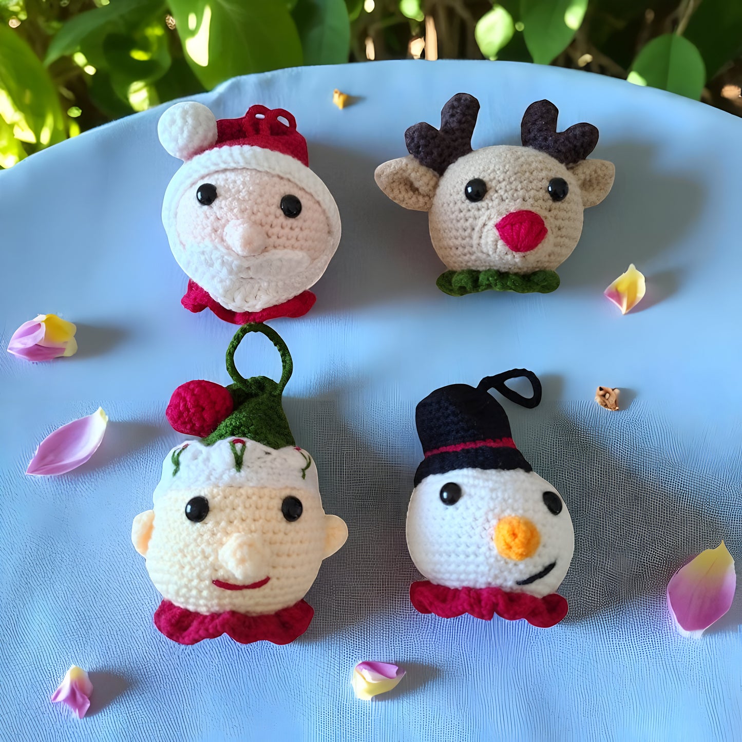 Bolinhas de Natal - Conjunto com 4 personagens (Pai Natal, Duende, Rena e Boneco de Neve) - 10 cm