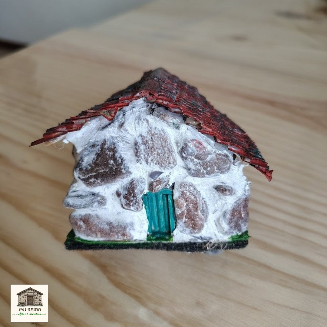 Casinha em Pedra e Madeira 7 cm – Arte Rústica com Alma