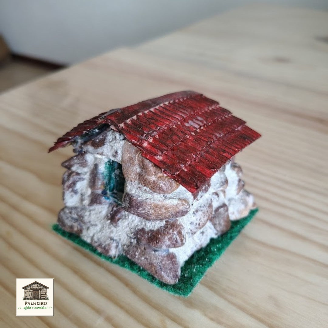 Casinha em Pedra e Madeira 7 cm – Arte Rústica com Alma