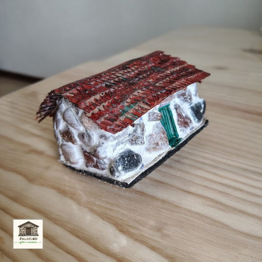 Casinha em Pedra e Madeira 11 cm – Arte Rústica com Alma