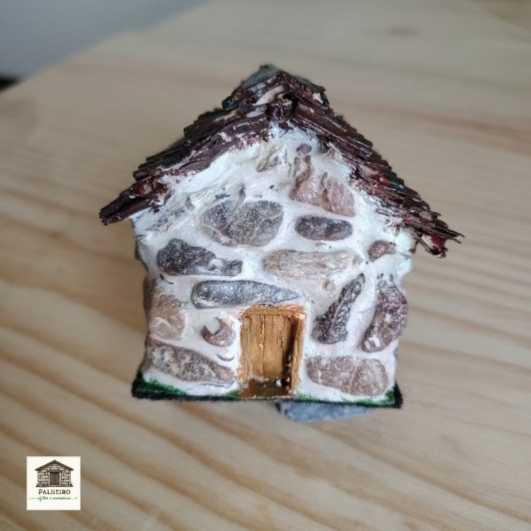 Casinha em Pedra e Madeira 7 cm altura x 7,5 cm largura – Arte Rústica com Alma