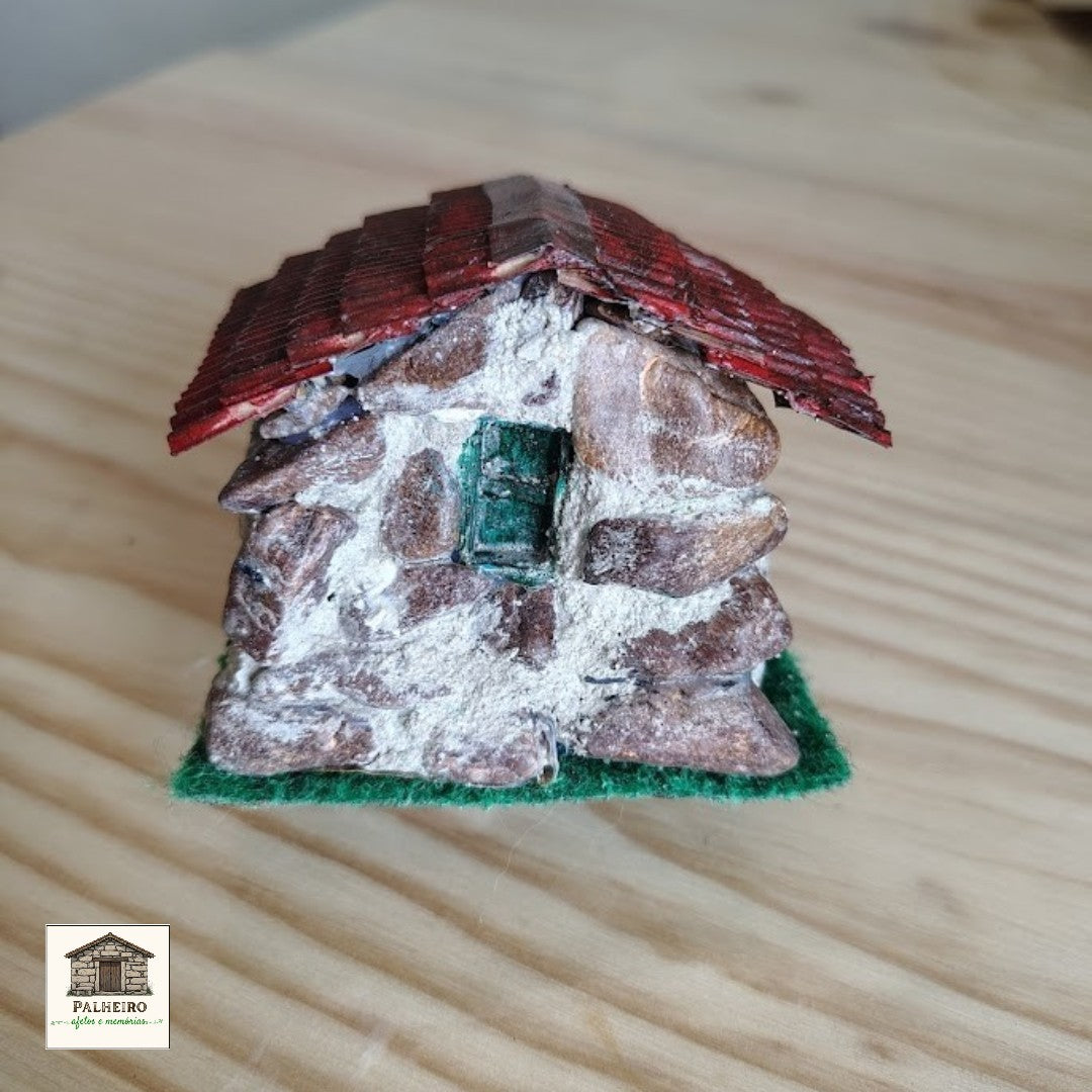 Casinha em Pedra e Madeira 7 cm – Arte Rústica com Alma